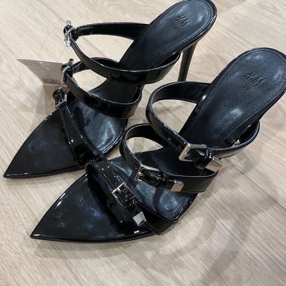 Black Heels - Picture 1 of 4